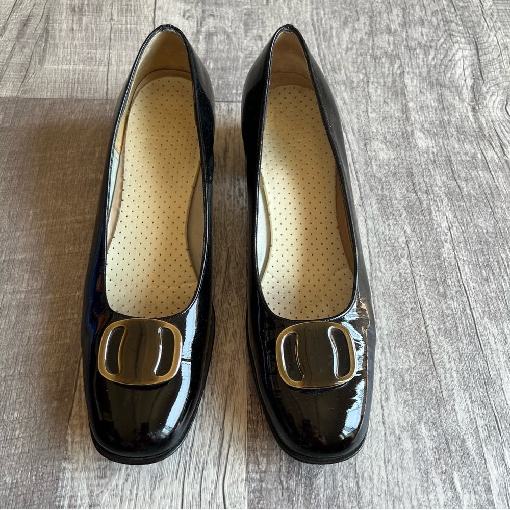 Vintage SALVATORE FERRAGAMO Patent Leather Grosgrain Trim Pumps Size 9.5 Black